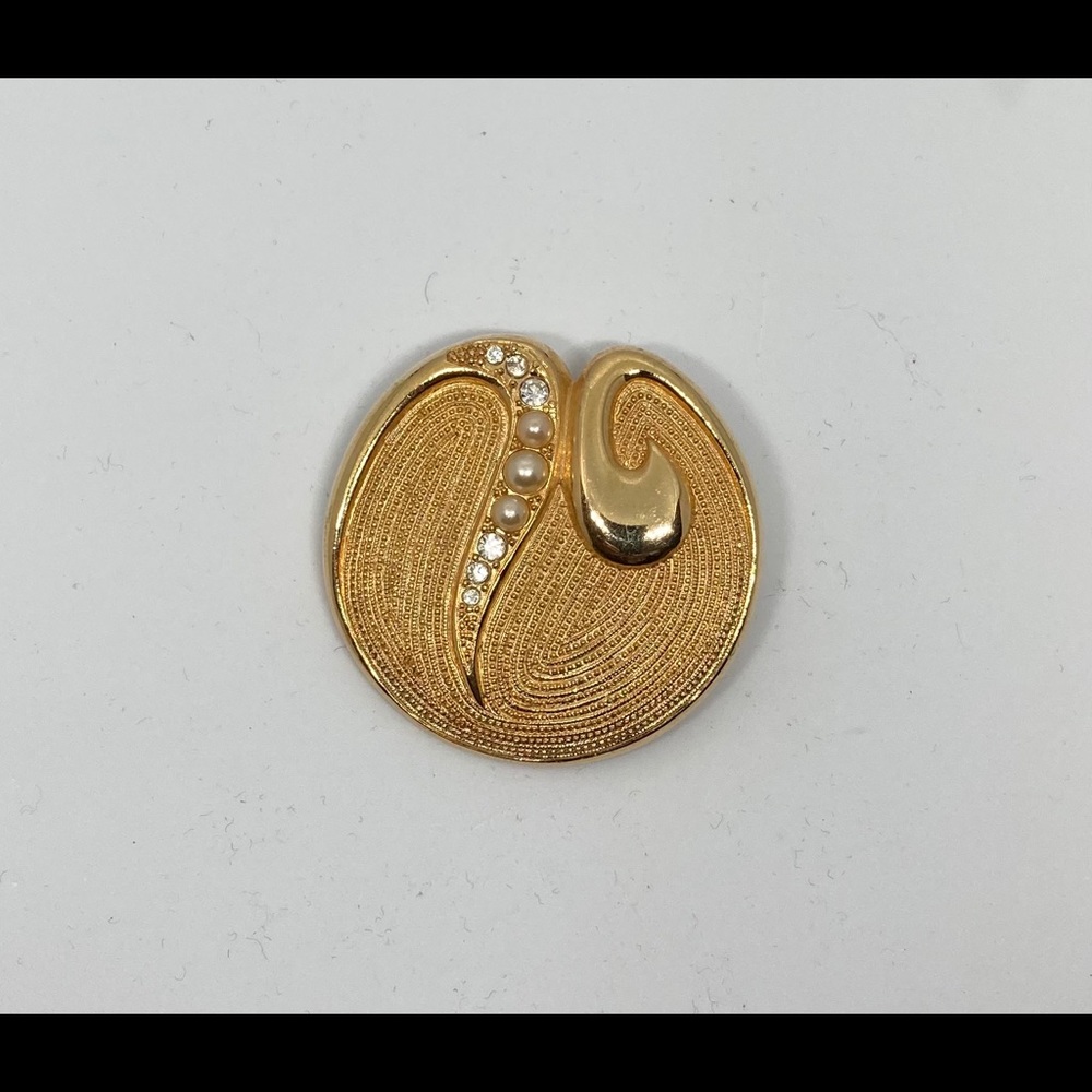 Vintage retro gold Venue USA brooch pin